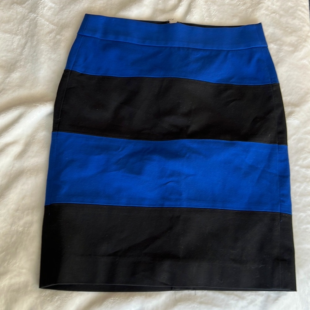 Banana Republic size 0 black and blue striped pencil skirt